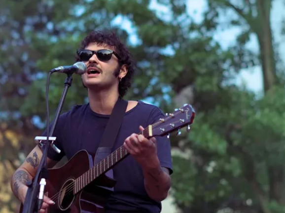 Ben Peggio: da Matera a Bologna, tra cantaut-urlato e generazione in bilico | Ben Peggio X Indie Talks